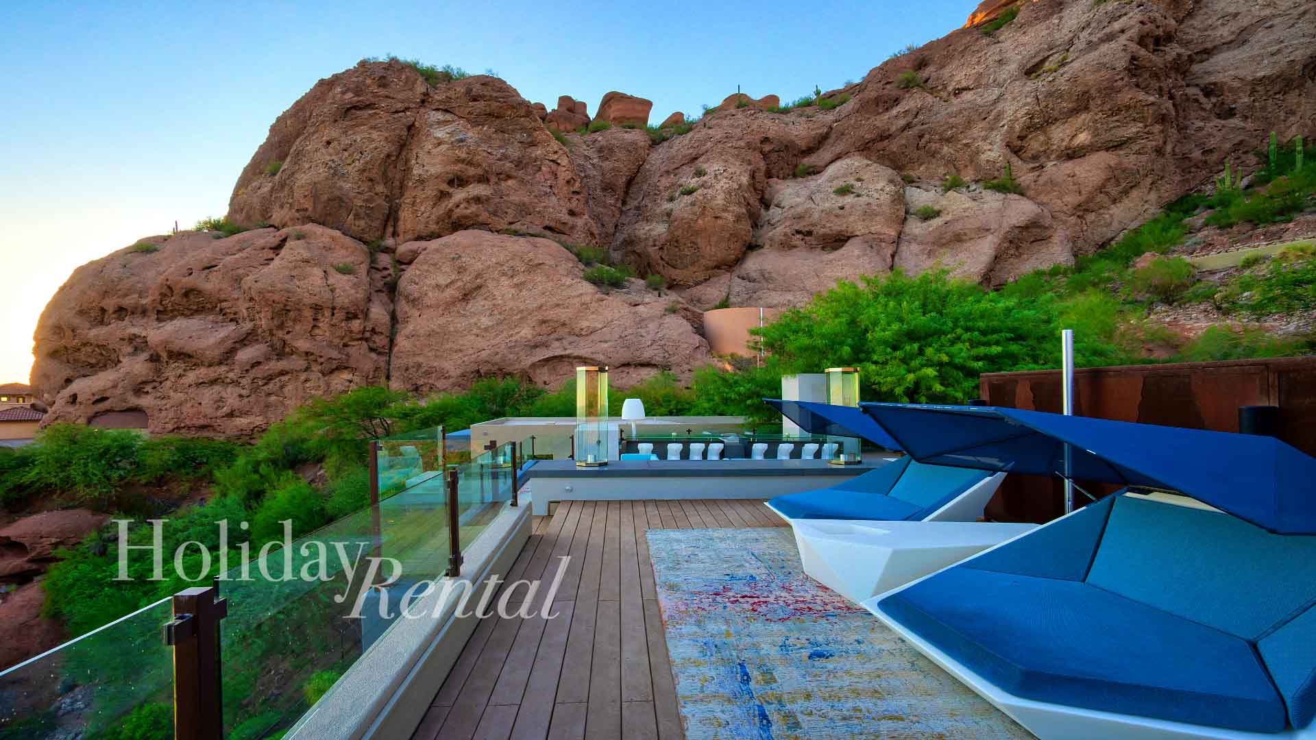 You'll be surrounded by beautiful Arizona mansions while you enjoy drinks on the rooftop patio